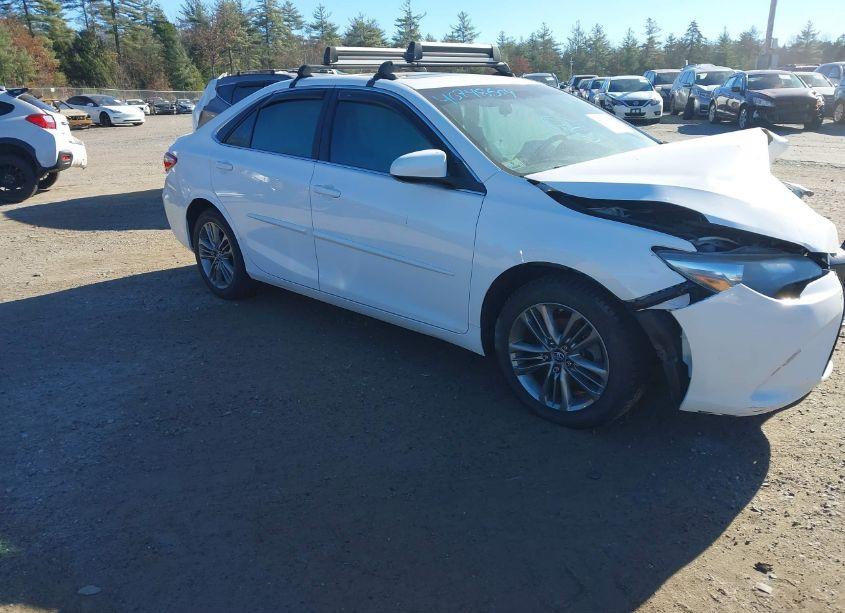 2017 Toyota Camry SE (VIN 4T1BF1FK7HU307820) main photo