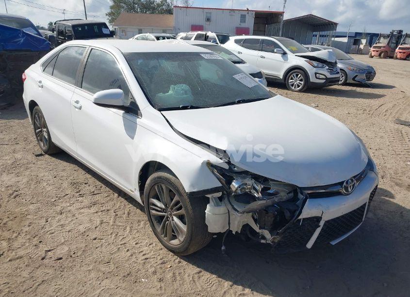2017 Toyota Camry SE (VIN 4T1BF1FK7HU312189) main photo