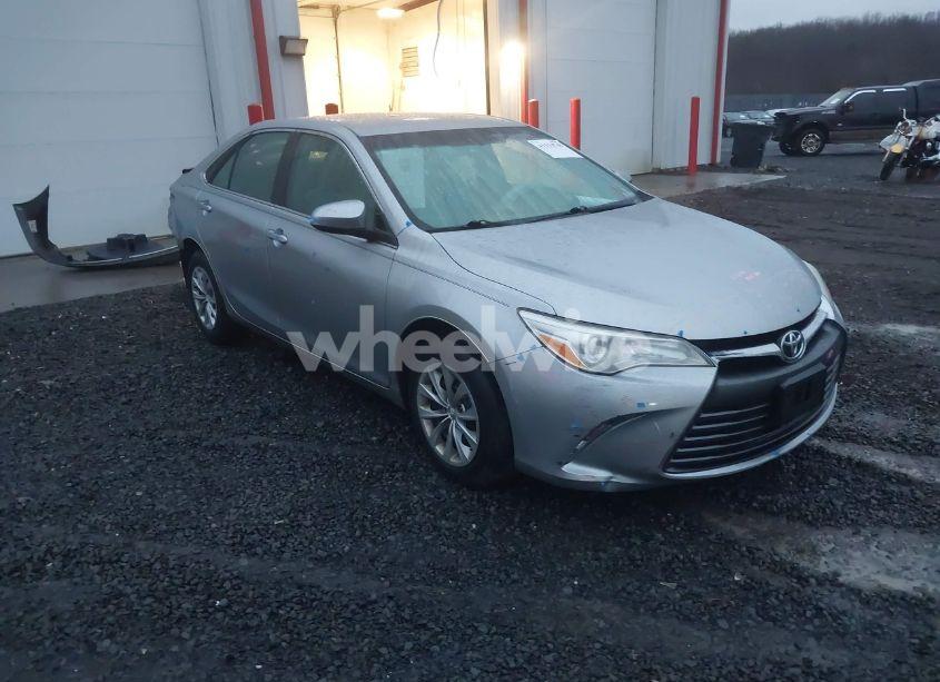 2017 Toyota Camry LE (VIN 4T1BF1FK7HU331602) main photo