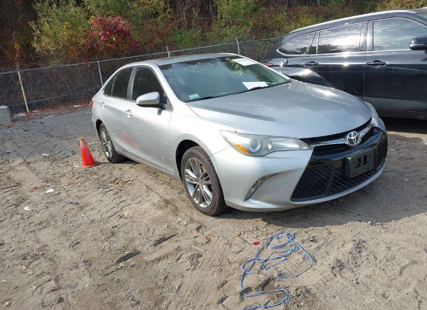 2017 Toyota Camry SE (VIN 4T1BF1FK7HU336718) main photo