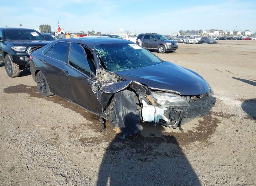 2017 Toyota Camry SE (VIN 4T1BF1FK7HU341501) main photo