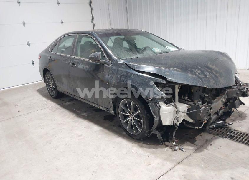 2017 Toyota Camry XSE (VIN 4T1BF1FK7HU352613) main photo
