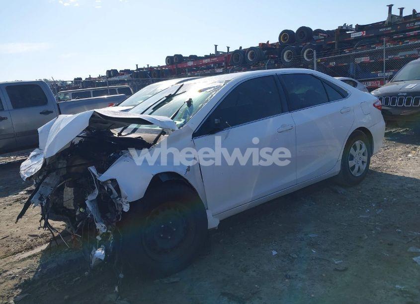 Photo 2 of 2017 Toyota Camry LE (VIN 4T1BF1FK7HU356967)