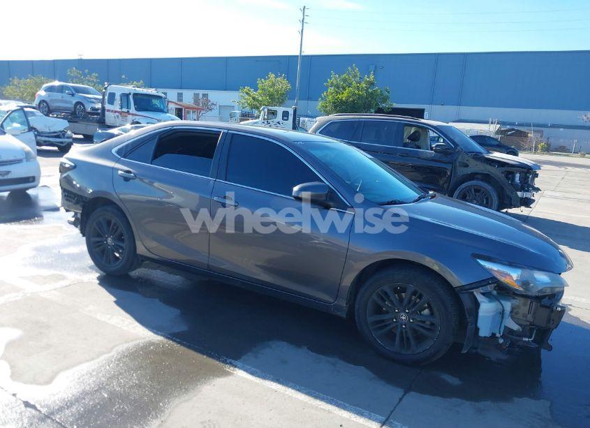 2017 Toyota Camry SE (VIN 4T1BF1FK7HU377074) main photo