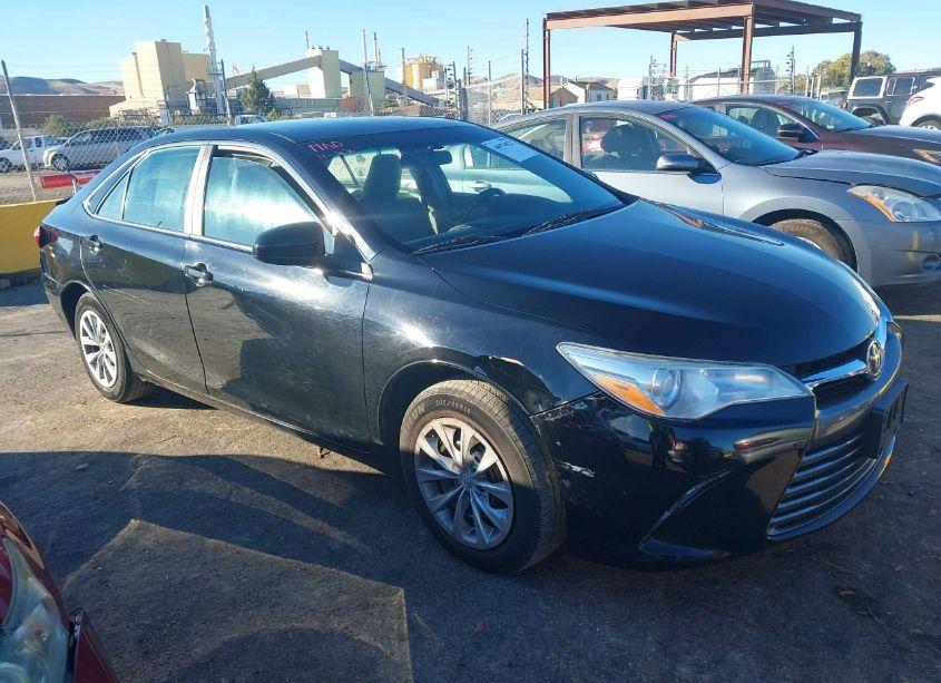 2017 Toyota Camry LE (VIN 4T1BF1FK7HU379763) main photo