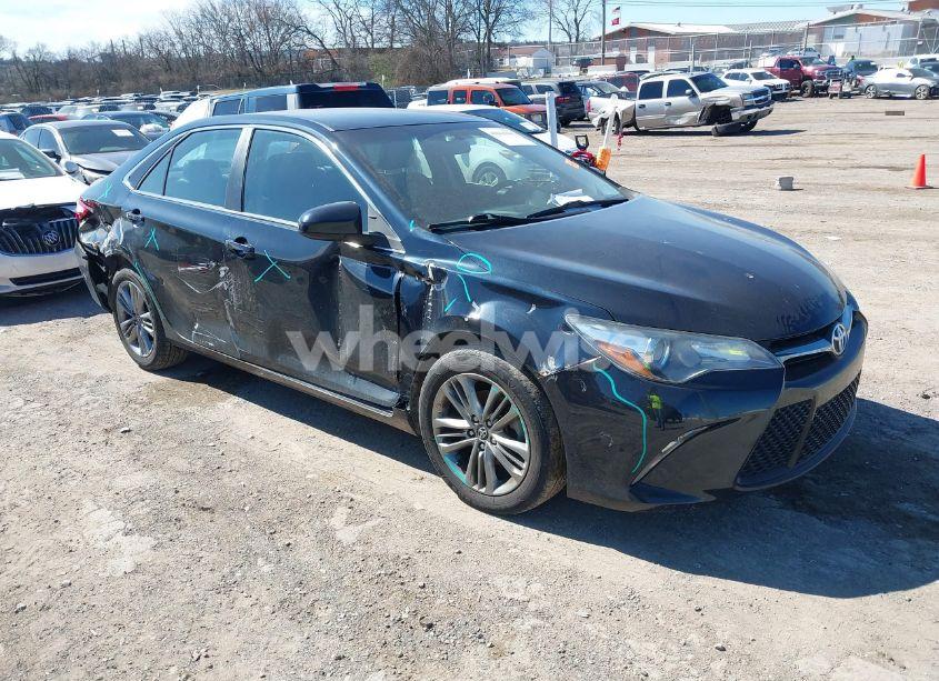 2017 Toyota Camry SE (VIN 4T1BF1FK7HU403267) main photo