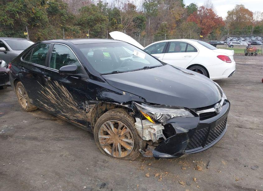2017 Toyota Camry SE (VIN 4T1BF1FK7HU404371) main photo