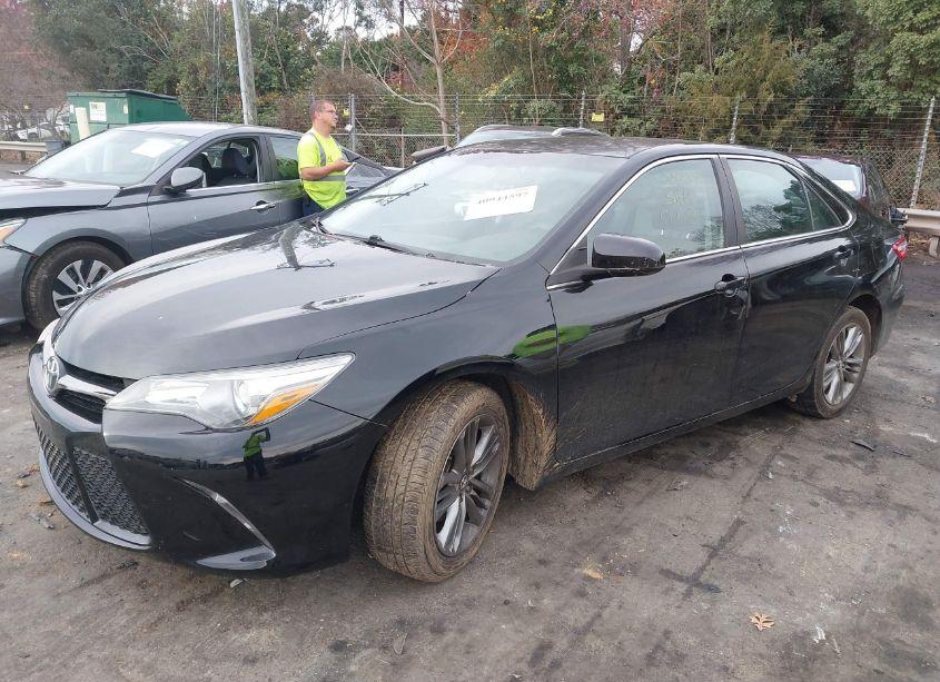 Photo 2 of 2017 Toyota Camry SE (VIN 4T1BF1FK7HU404371)