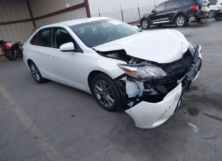 2017 Toyota Camry SE (VIN 4T1BF1FK7HU415435) main photo