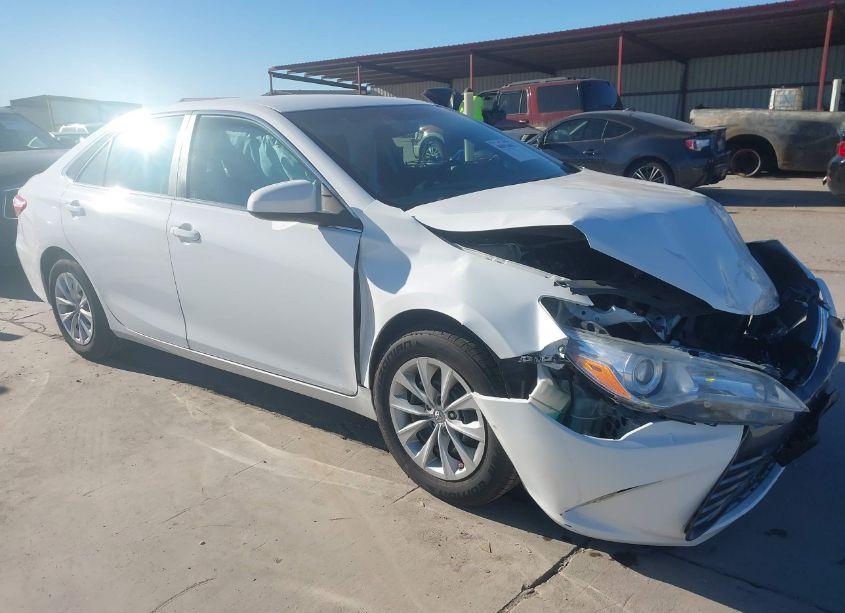 2017 Toyota Camry LE (VIN 4T1BF1FK7HU418187) main photo