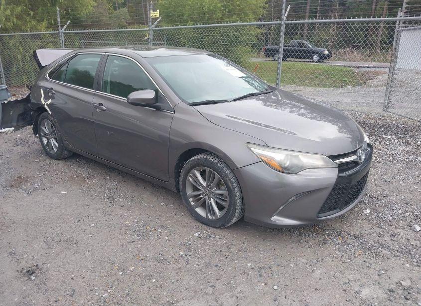 2017 Toyota Camry SE (VIN 4T1BF1FK7HU425821) main photo