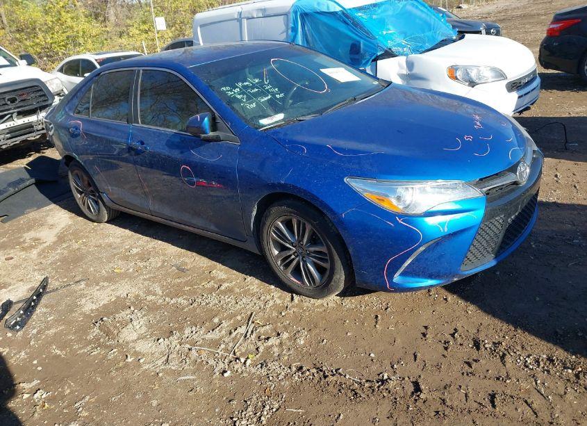 2017 Toyota Camry SE (VIN 4T1BF1FK7HU620768) main photo