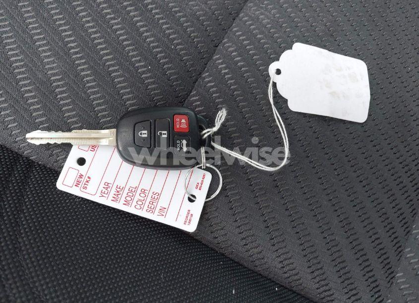 Photo 11 of 2017 Toyota Camry LE (VIN 4T1BF1FK7HU625839)