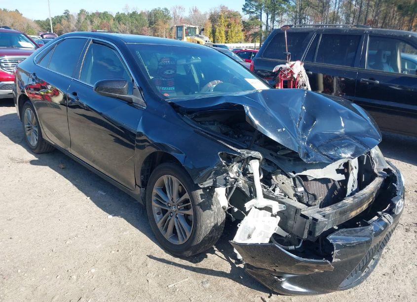 2017 Toyota Camry SE (VIN 4T1BF1FK7HU628868) main photo