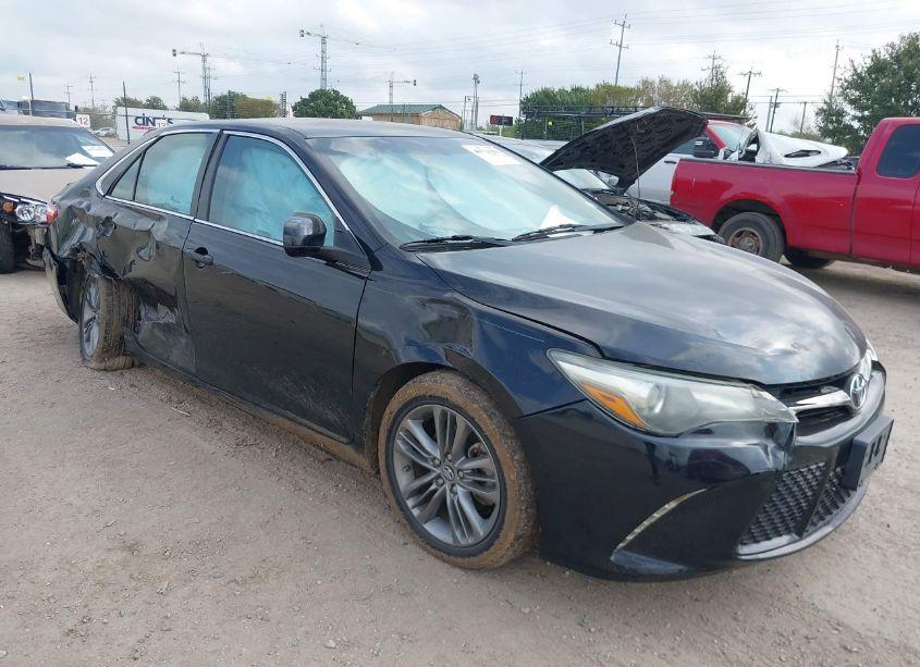 2017 Toyota Camry SE (VIN 4T1BF1FK7HU674295) main photo