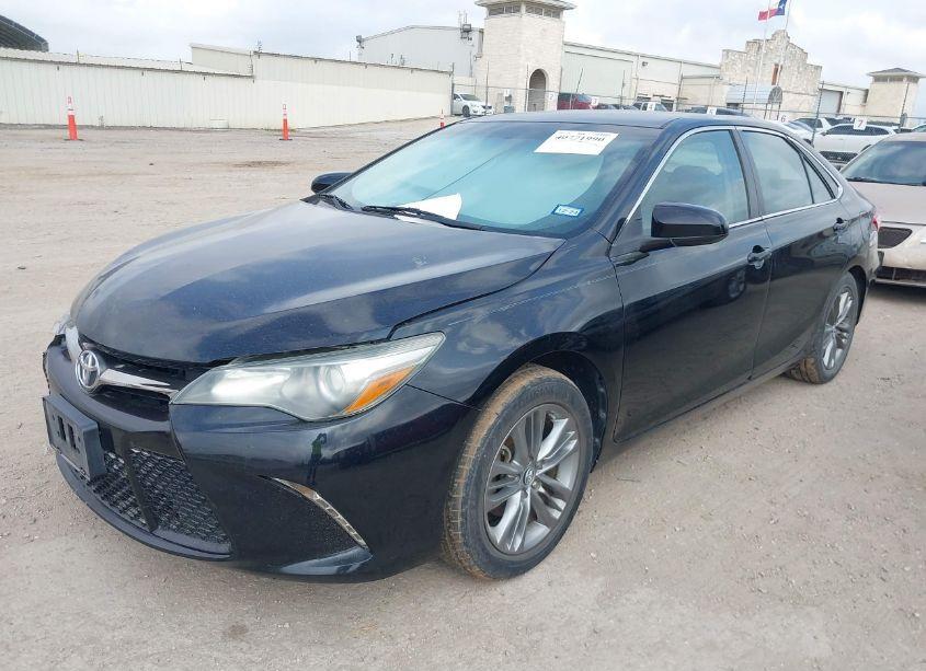 Photo 2 of 2017 Toyota Camry SE (VIN 4T1BF1FK7HU674295)