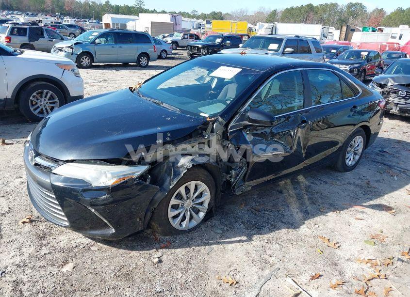 Photo 2 of 2017 Toyota Camry LE (VIN 4T1BF1FK7HU682123)