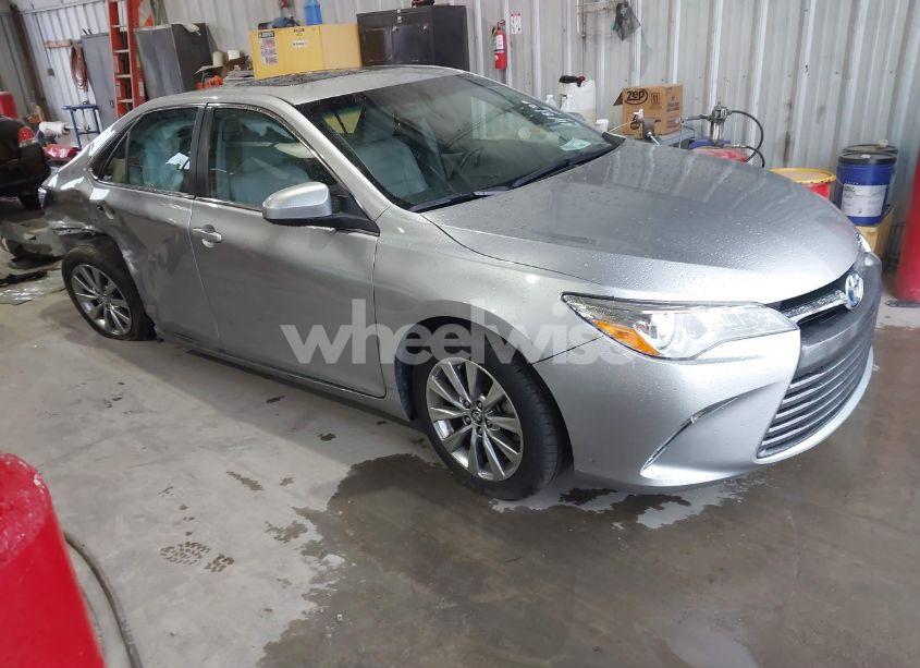 2017 Toyota Camry XLE (VIN 4T1BF1FK7HU686303) main photo