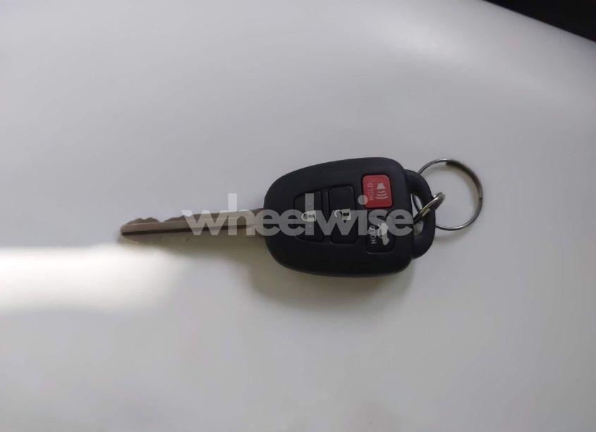 Photo 11 of 2017 Toyota Camry XLE (VIN 4T1BF1FK7HU686303)