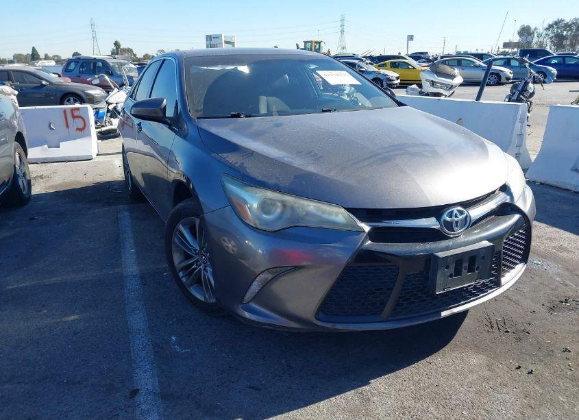 2017 Toyota Camry SE (VIN 4T1BF1FK7HU688455) main photo