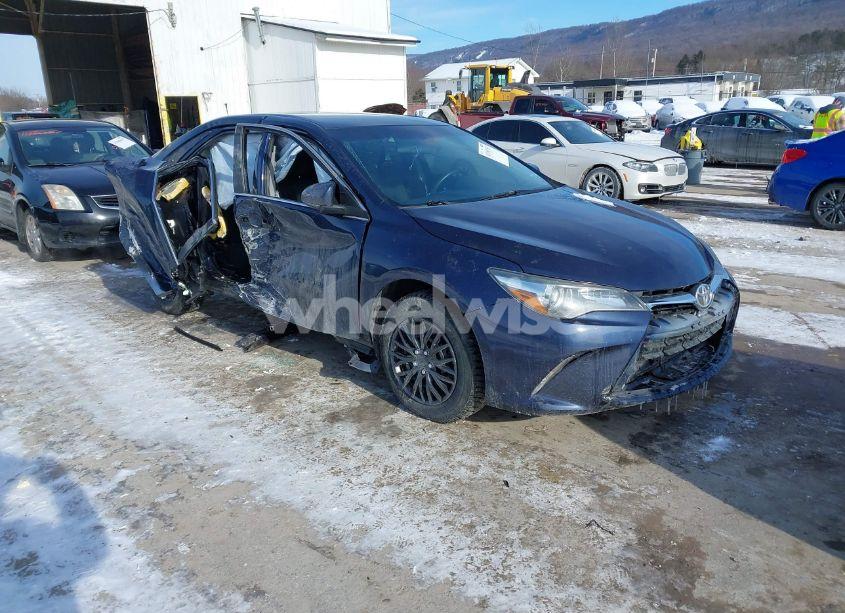 2017 Toyota Camry LE (VIN 4T1BF1FK7HU707988) main photo
