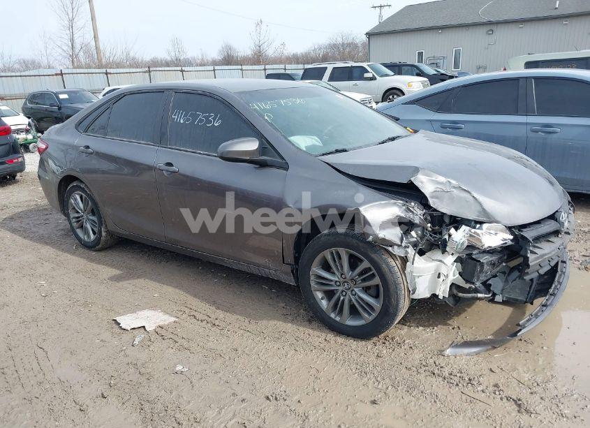 2017 Toyota Camry SE (VIN 4T1BF1FK7HU711250) main photo