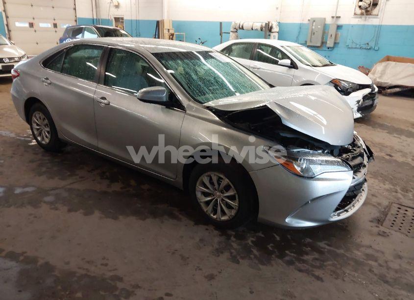 2017 Toyota Camry LE (VIN 4T1BF1FK7HU726721) main photo