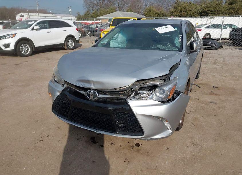 Photo 2 of 2017 Toyota Camry SE (VIN 4T1BF1FK7HU735936)