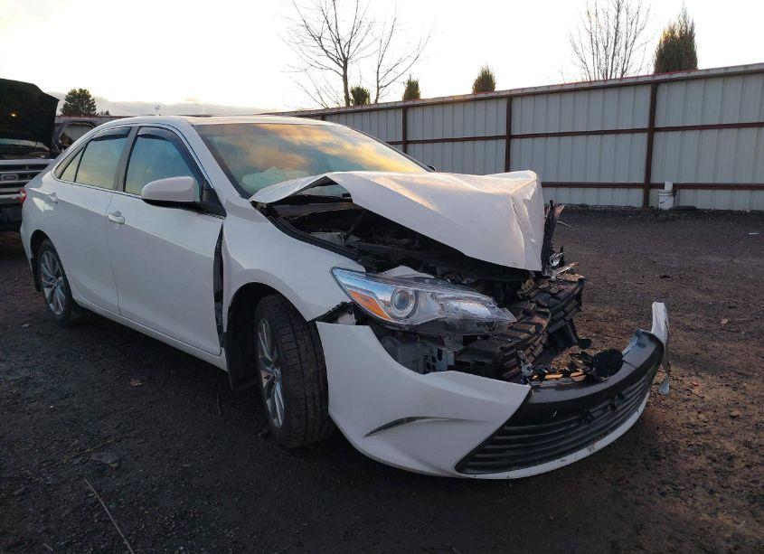 2017 Toyota Camry XLE (VIN 4T1BF1FK7HU739503) main photo