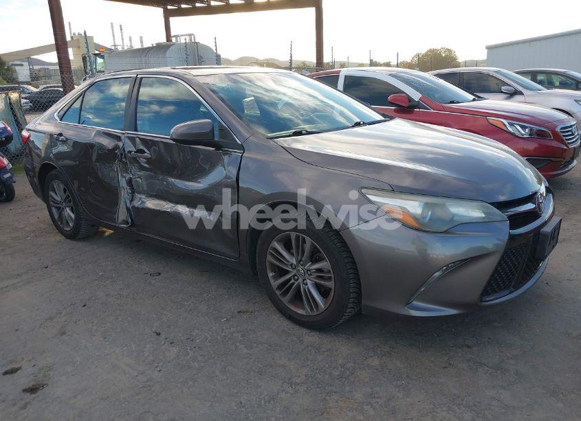 2017 Toyota Camry SE (VIN 4T1BF1FK7HU740411) main photo