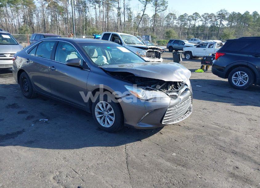 2017 Toyota Camry LE (VIN 4T1BF1FK7HU776941) main photo