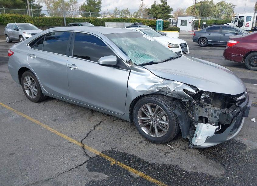 2017 Toyota Camry SE (VIN 4T1BF1FK7HU787597) main photo
