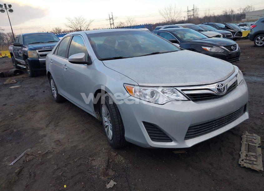 2012 Toyota Camry LE (VIN 4T1BF1FK8CU091470) main photo