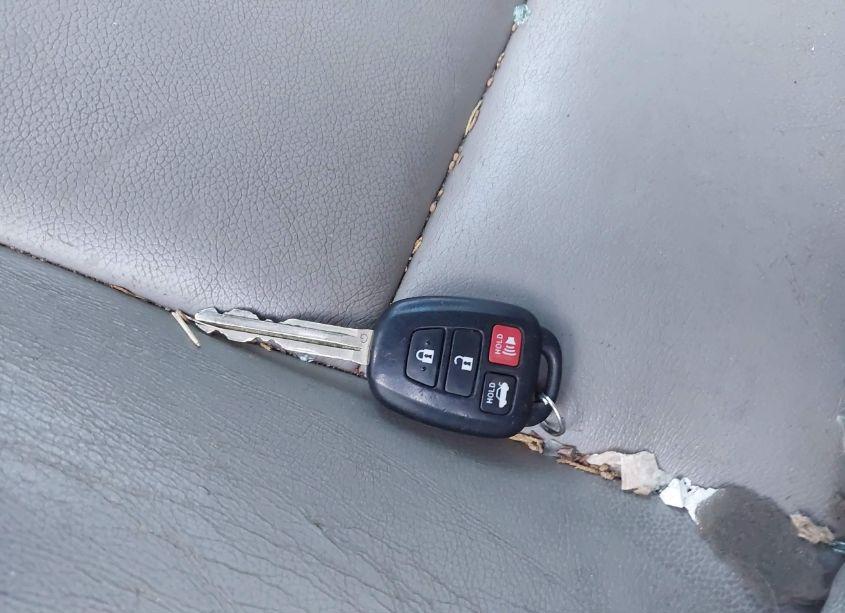 Photo 11 of 2012 Toyota Camry LE (VIN 4T1BF1FK8CU094904)