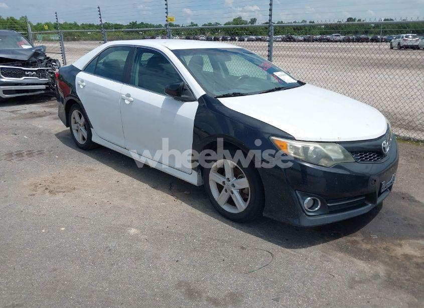 2012 Toyota Camry SE (VIN 4T1BF1FK8CU111555) main photo