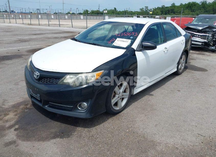 Photo 2 of 2012 Toyota Camry SE (VIN 4T1BF1FK8CU111555)