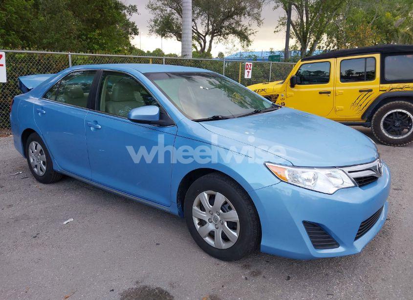 2012 Toyota Camry LE (VIN 4T1BF1FK8CU517092) main photo