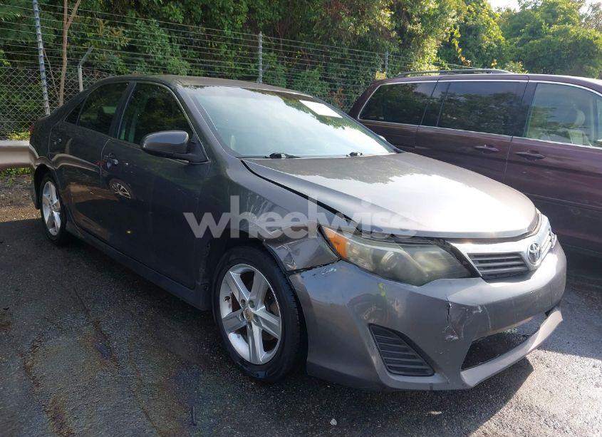 2013 Toyota Camry SE (VIN 4T1BF1FK8DU212158) main photo
