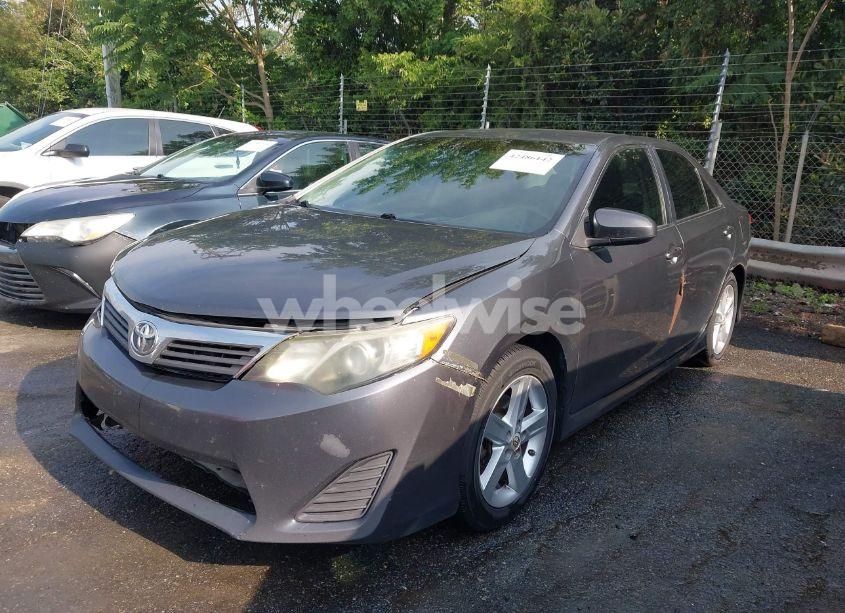Photo 2 of 2013 Toyota Camry SE (VIN 4T1BF1FK8DU212158)