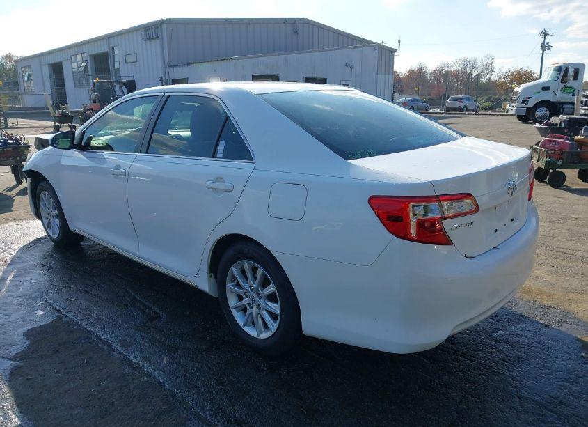 Photo 3 of 2013 Toyota Camry LE (VIN 4T1BF1FK8DU259982)