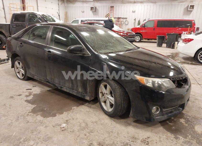 2013 Toyota Camry SE (VIN 4T1BF1FK8DU260453) main photo