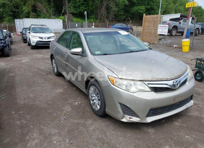 2013 Toyota Camry LE (VIN 4T1BF1FK8DU279956) main photo