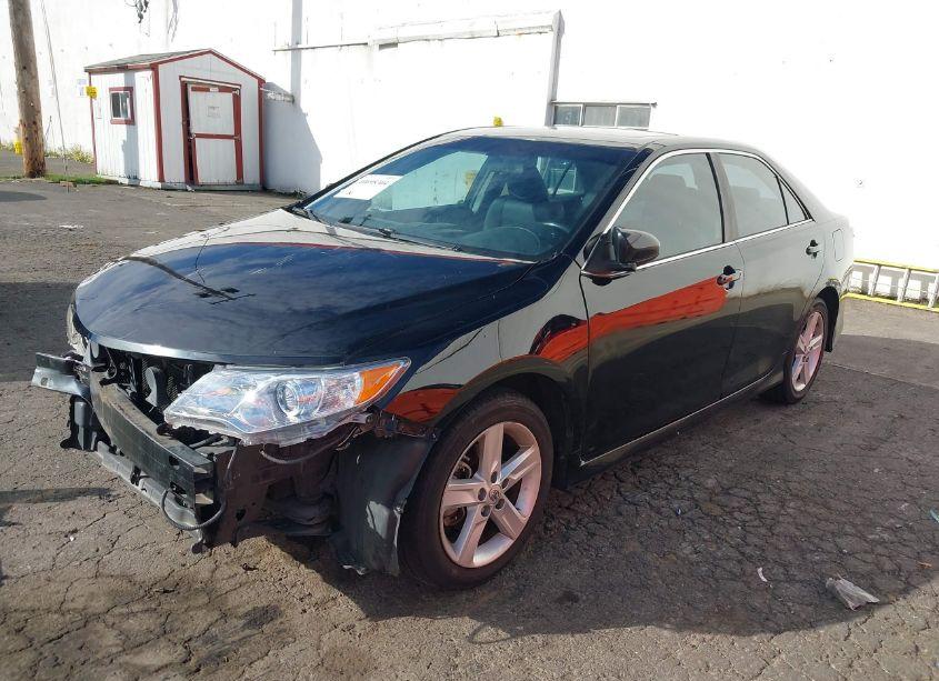 Photo 2 of 2013 Toyota Camry SE (VIN 4T1BF1FK8DU283974)