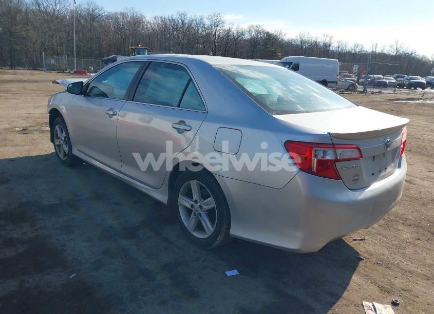 Photo 3 of 2013 Toyota Camry SE (VIN 4T1BF1FK8DU671674)