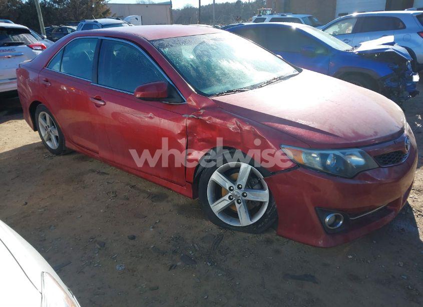 2013 Toyota Camry SE (VIN 4T1BF1FK8DU676096) main photo