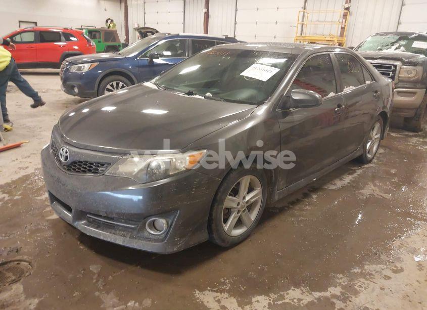 Photo 2 of 2013 Toyota Camry SE (VIN 4T1BF1FK8DU676308)