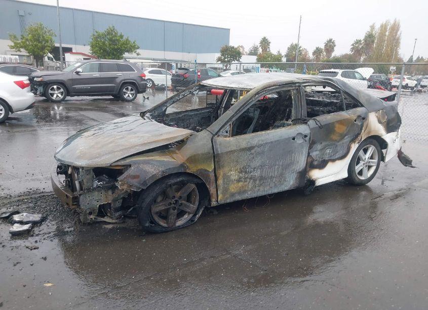 Photo 2 of 2013 Toyota Camry SE (VIN 4T1BF1FK8DU678379)