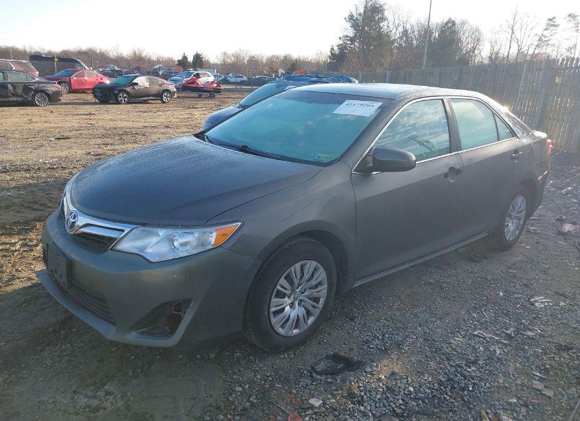 Photo 2 of 2013 Toyota Camry LE (VIN 4T1BF1FK8DU690063)