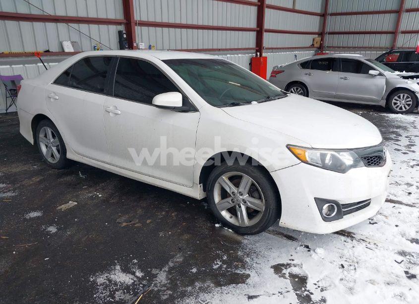 2013 Toyota Camry SE (VIN 4T1BF1FK8DU699216) main photo