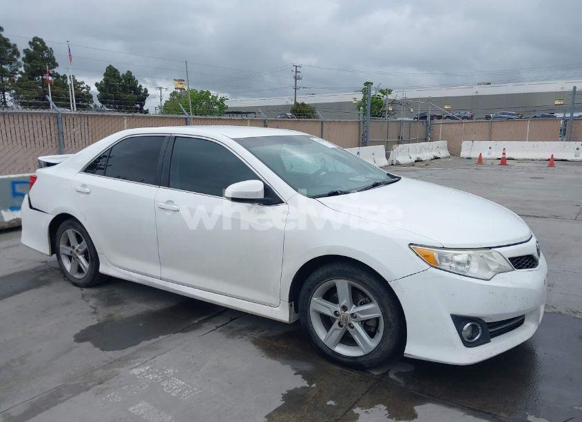 2013 Toyota Camry SE (VIN 4T1BF1FK8DU704849) main photo